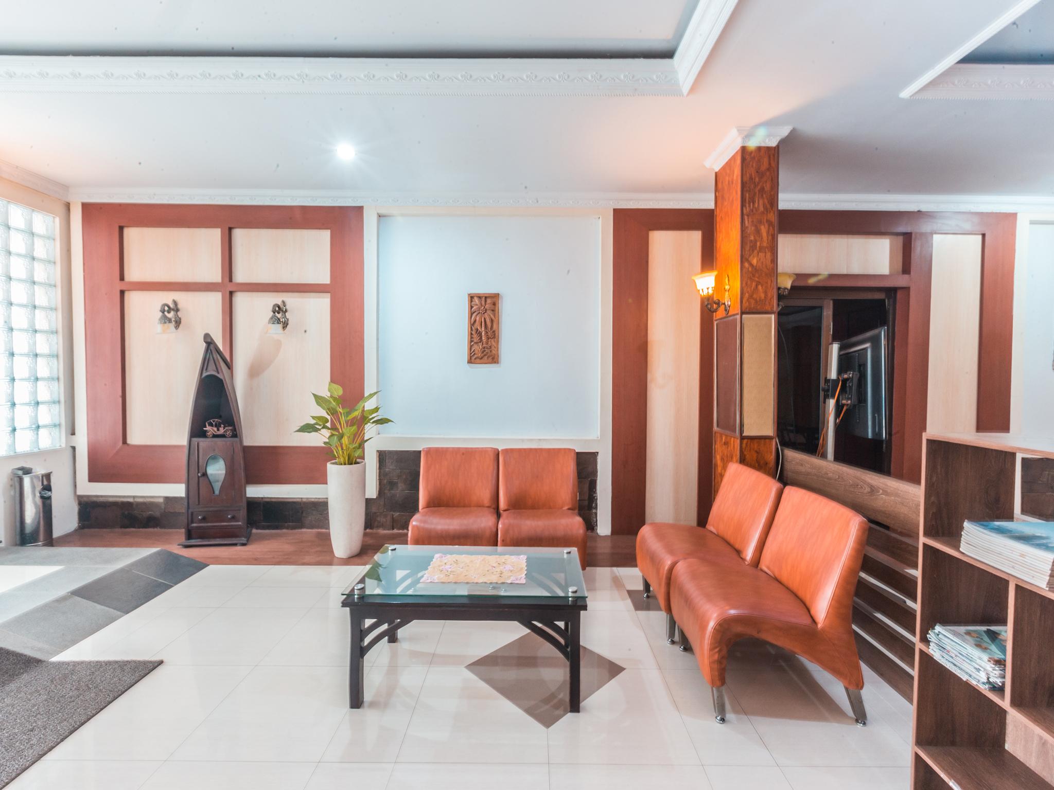 Oyo 1667 Wisma Lux Barkah Jakarta Luaran gambar