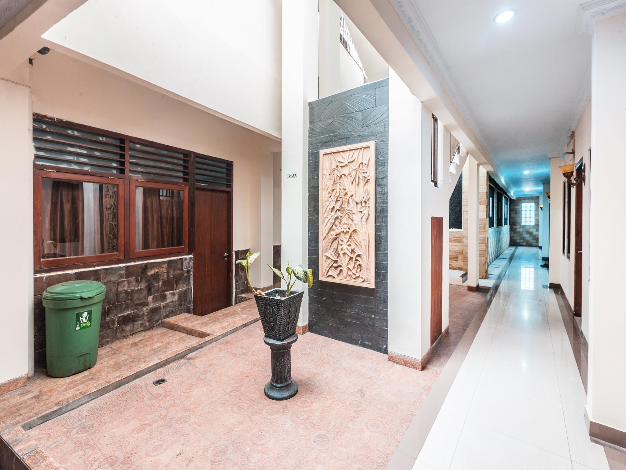 Oyo 1667 Wisma Lux Barkah Jakarta Luaran gambar