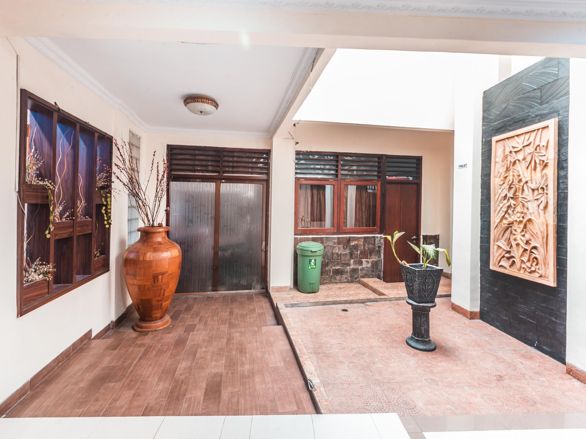 Oyo 1667 Wisma Lux Barkah Jakarta Luaran gambar