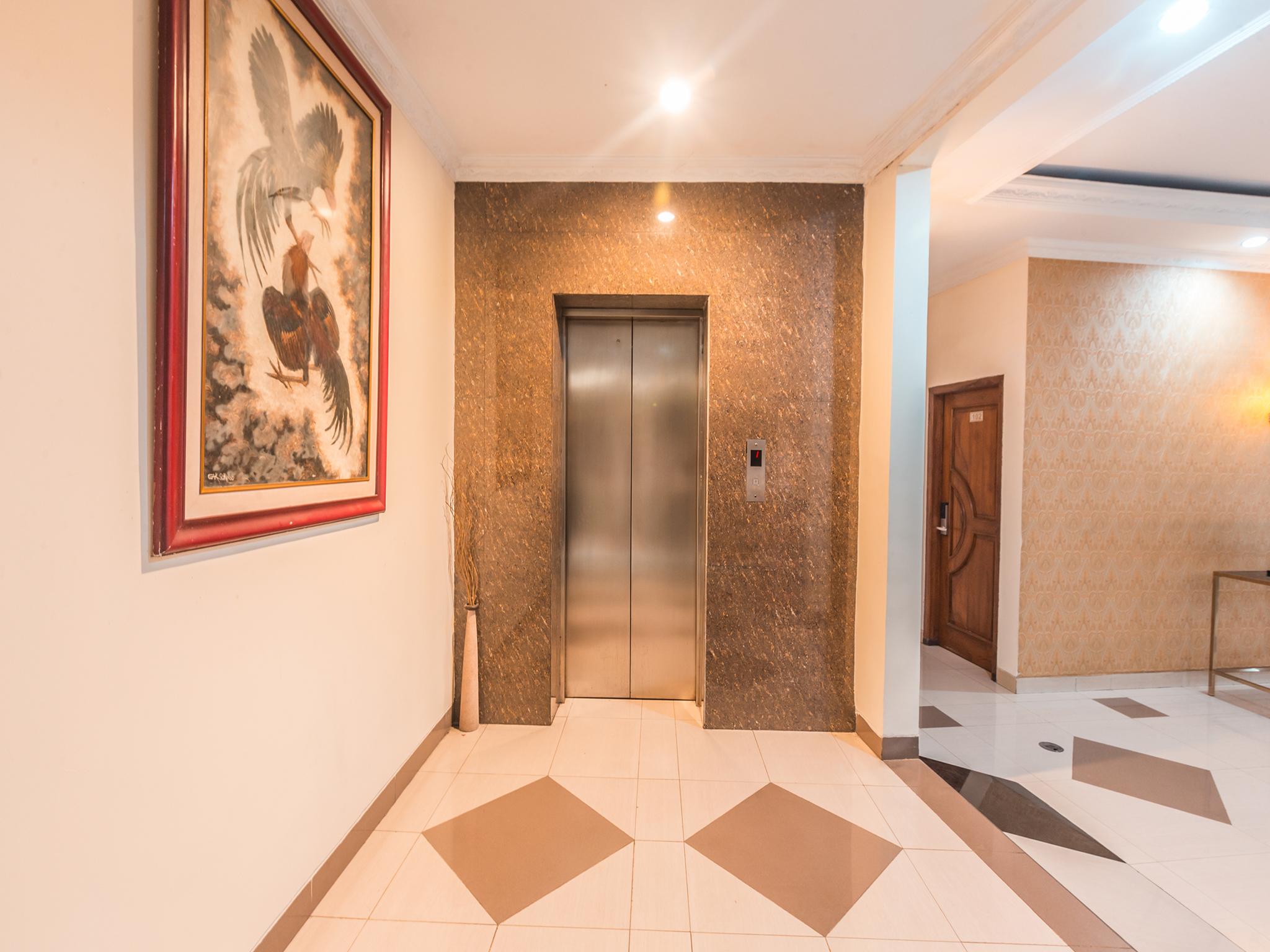 Oyo 1667 Wisma Lux Barkah Jakarta Luaran gambar
