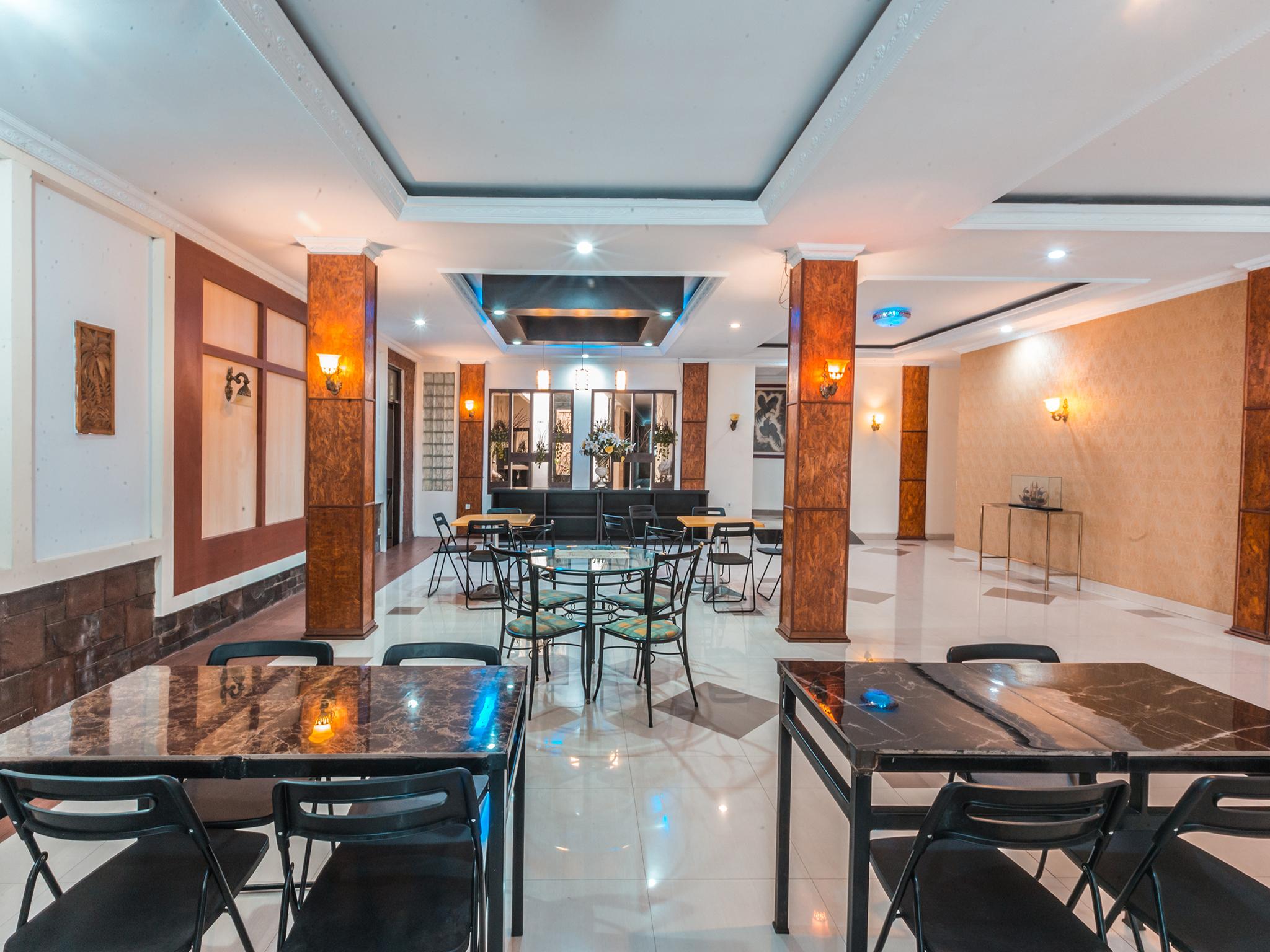 Oyo 1667 Wisma Lux Barkah Jakarta Luaran gambar