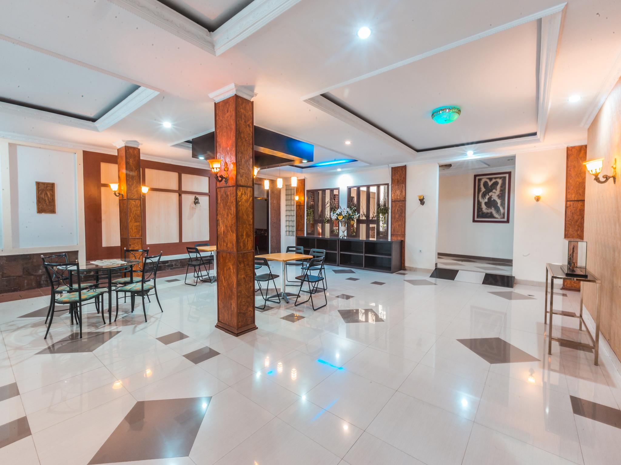 Oyo 1667 Wisma Lux Barkah Jakarta Luaran gambar